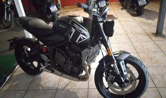 TRIUMPH TRIDENT 660 